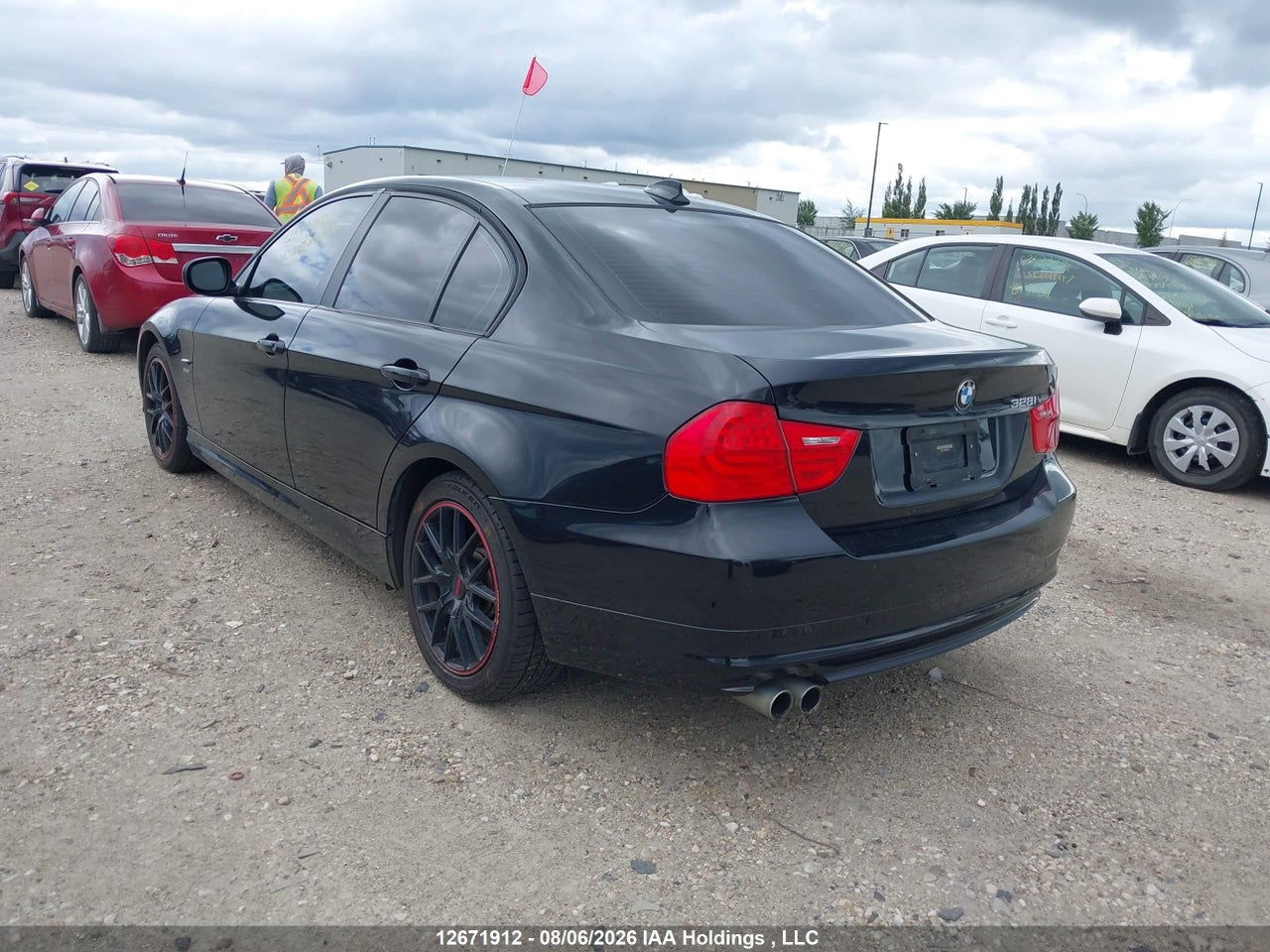 WBAPK7C56BF083438 · 2011 BMW 328 XI · 3/19