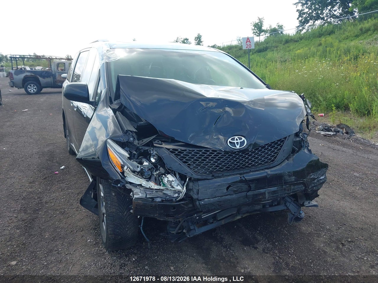 2017 TOYOTA SIENNA SE 8 PASSENGER