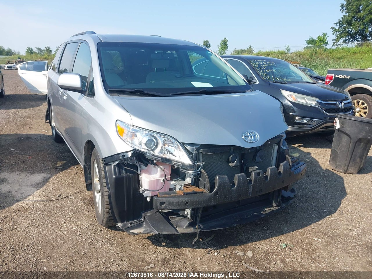 5TDKZ3DC4HS826489 · 2017 TOYOTA SIENNA LE V6