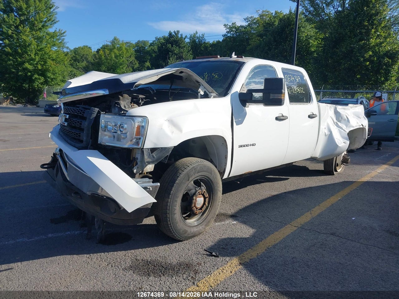 1GT423C80BF220852 · 2011 GMC SIERRA 3500HD SLE · 2/21
