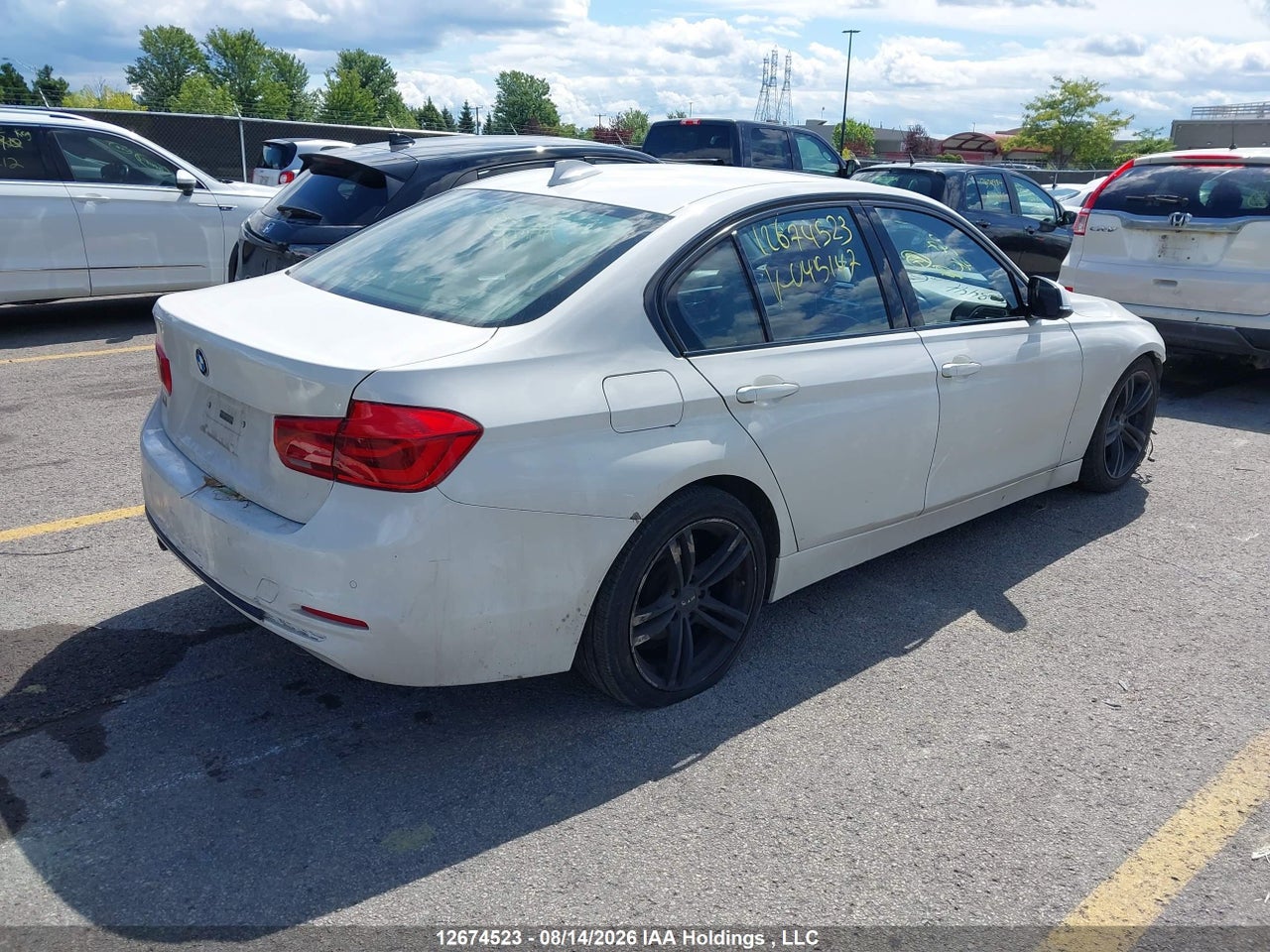 WBA8E5G3XHNU45147 · 2017 BMW 320 XI · 4/22