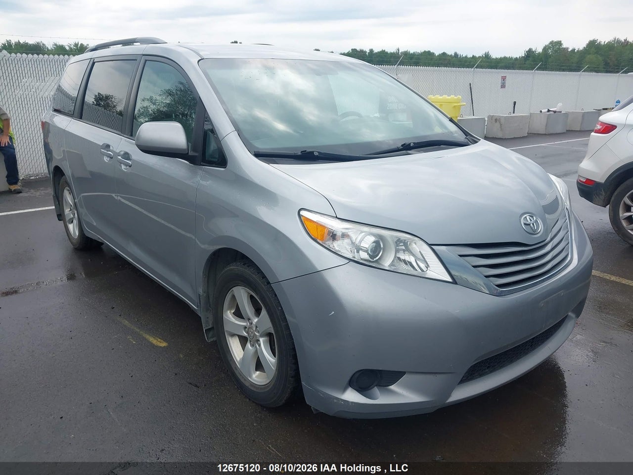 5TDKZ3DC6HS871028 · 2017 TOYOTA SIENNA LE