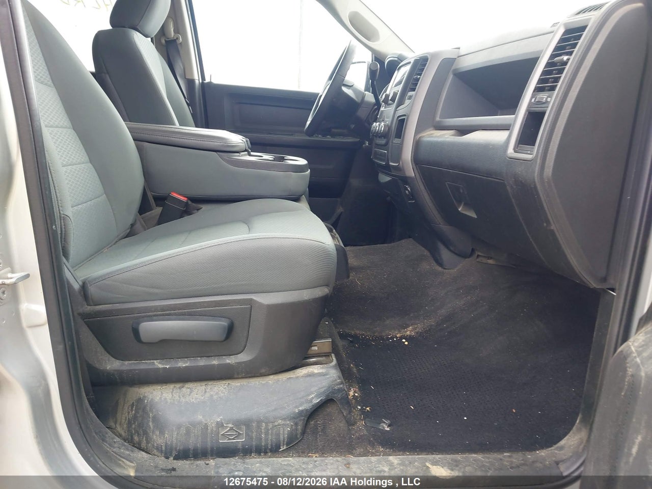 3C6RR7KT0HG696063 · 2017 RAM 1500 ST · 5/19