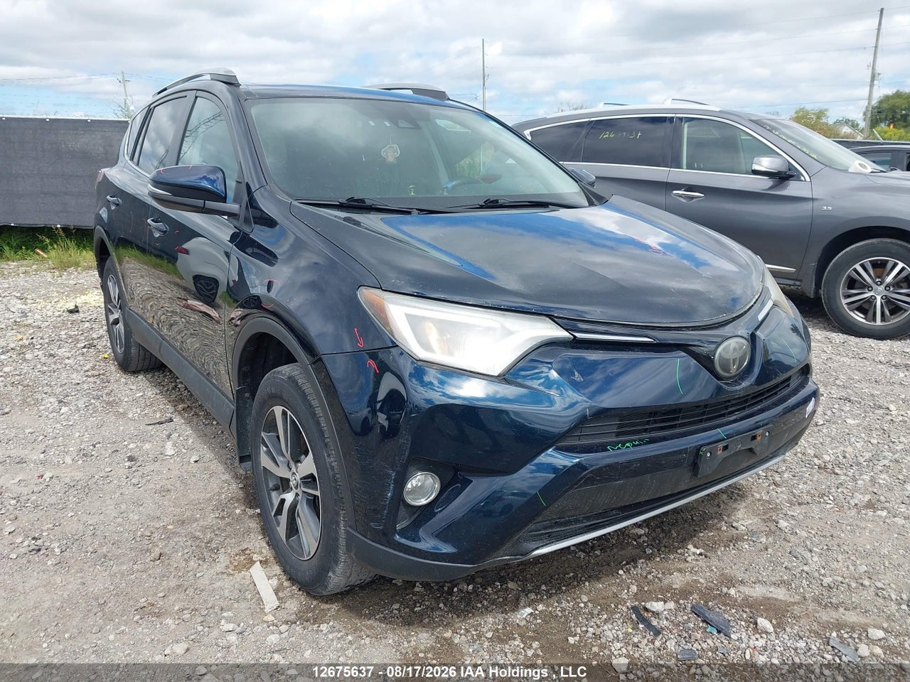 2T3WFREV4JW417989 · 2018 TOYOTA RAV4 XLE