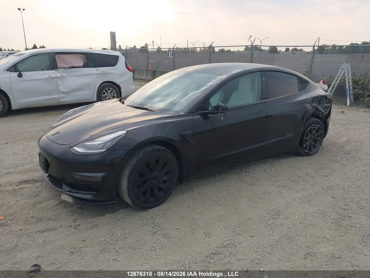 5YJ3E1EBXNF244892 · 2022 TESLA MODEL 3 LONG RANGE · 2/18