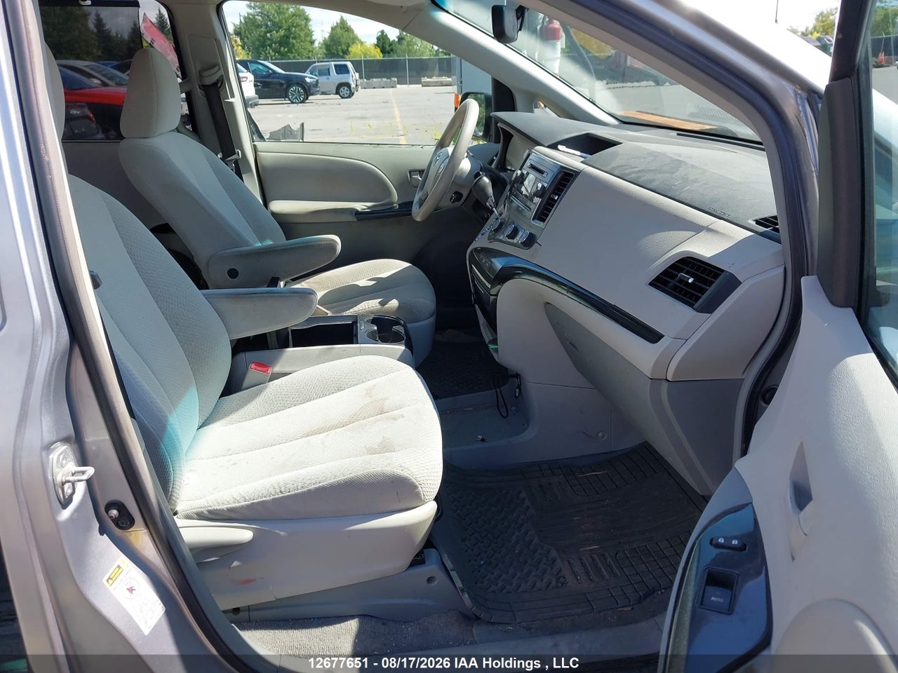 5TDKK3DC7BS054727 · 2011 TOYOTA SIENNA LE · 5/18