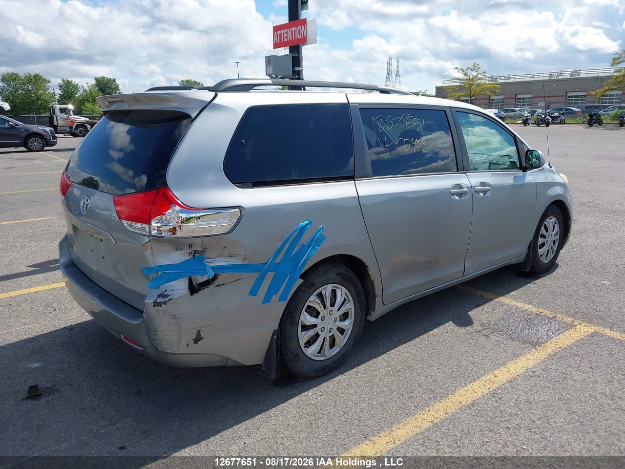 5TDKK3DC7BS054727 · 2011 TOYOTA SIENNA LE · 4/18
