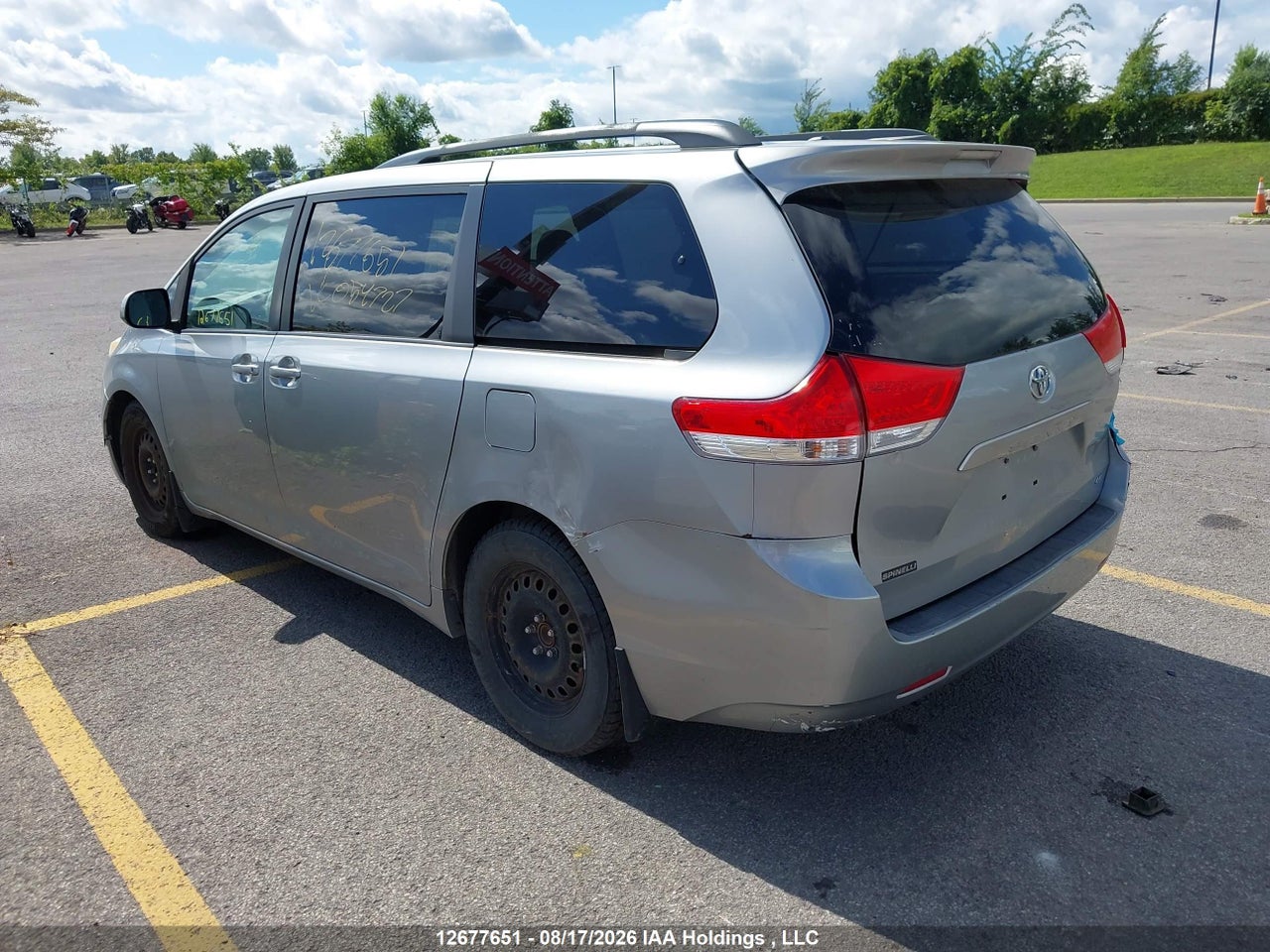 5TDKK3DC7BS054727 · 2011 TOYOTA SIENNA LE · 3/18