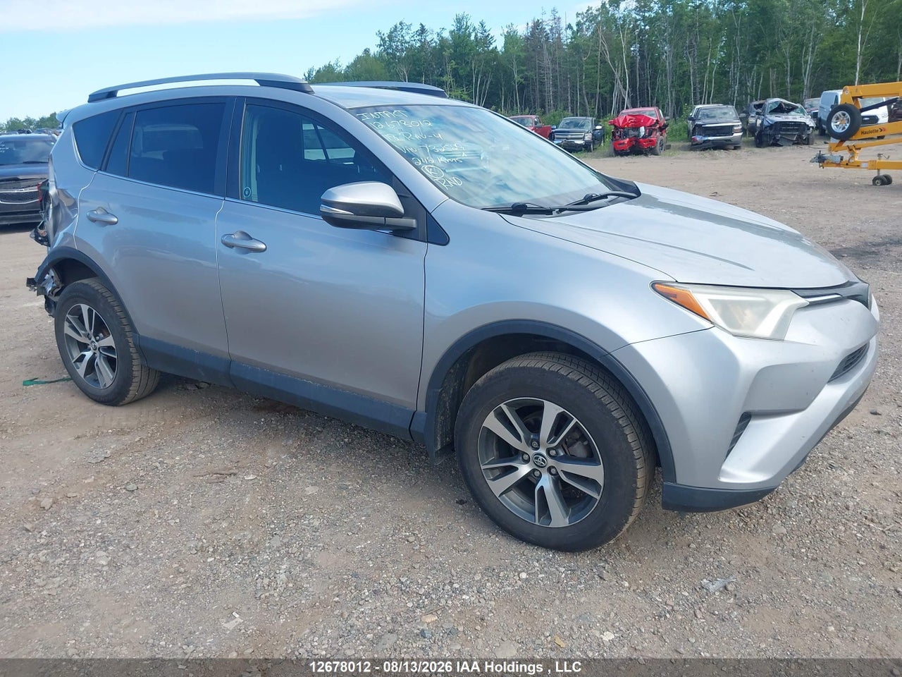 2T3BFREV2JW732529 · 2018 TOYOTA RAV4 LE
