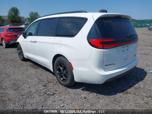 2025 CHRYSLER PACIFICA LIMITED · 4/18