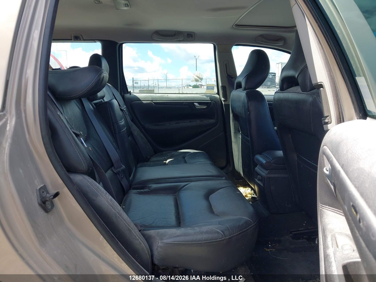 YV1SW61T332295326 · 2003 VOLVO V70 · 8/20