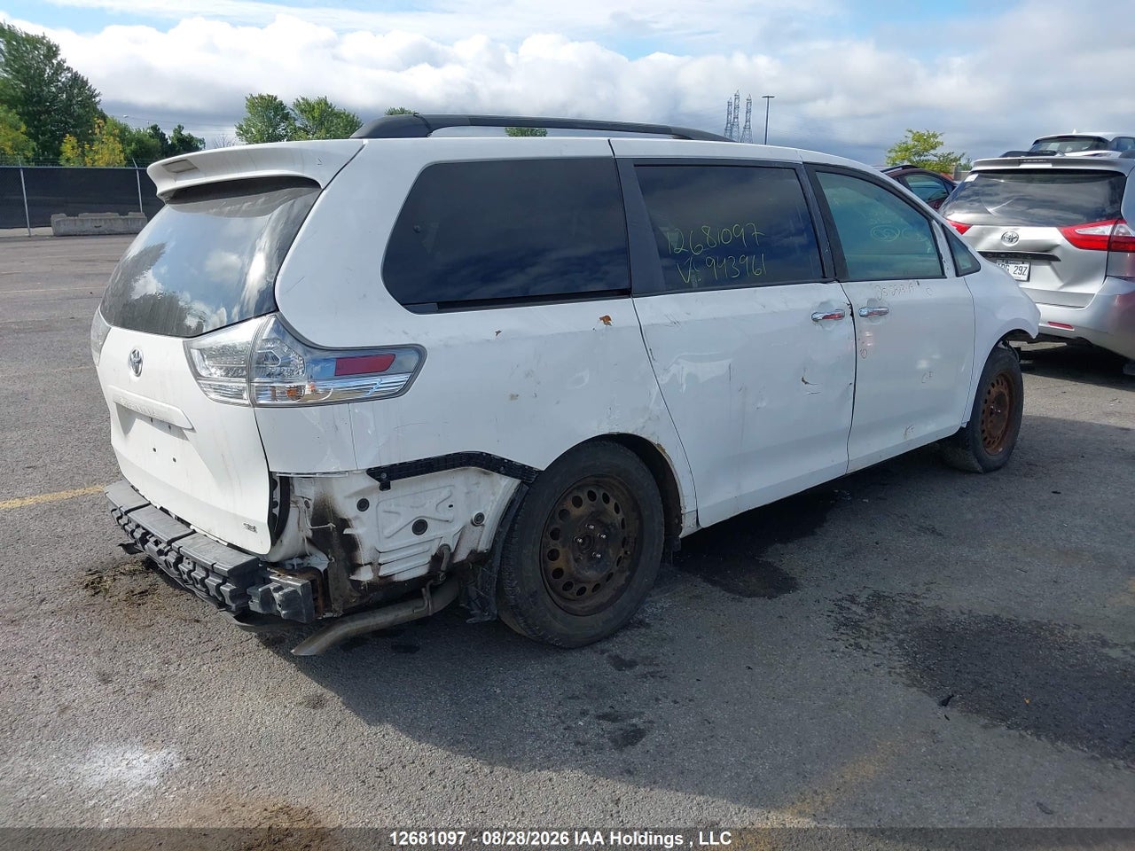 5TDXK3DC8FS643961 · 2015 TOYOTA SIENNA SE 8 PASSENGER · 4/24
