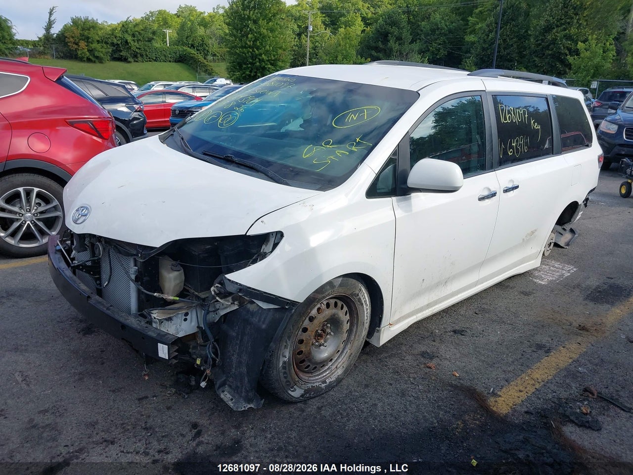 5TDXK3DC8FS643961 · 2015 TOYOTA SIENNA SE 8 PASSENGER · 2/24