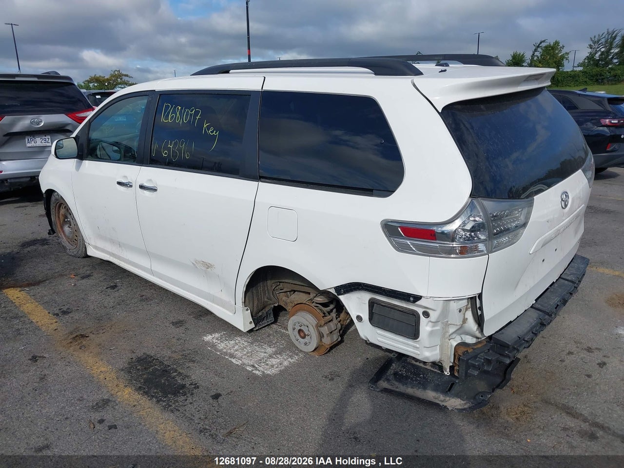 5TDXK3DC8FS643961 · 2015 TOYOTA SIENNA SE 8 PASSENGER · 3/24