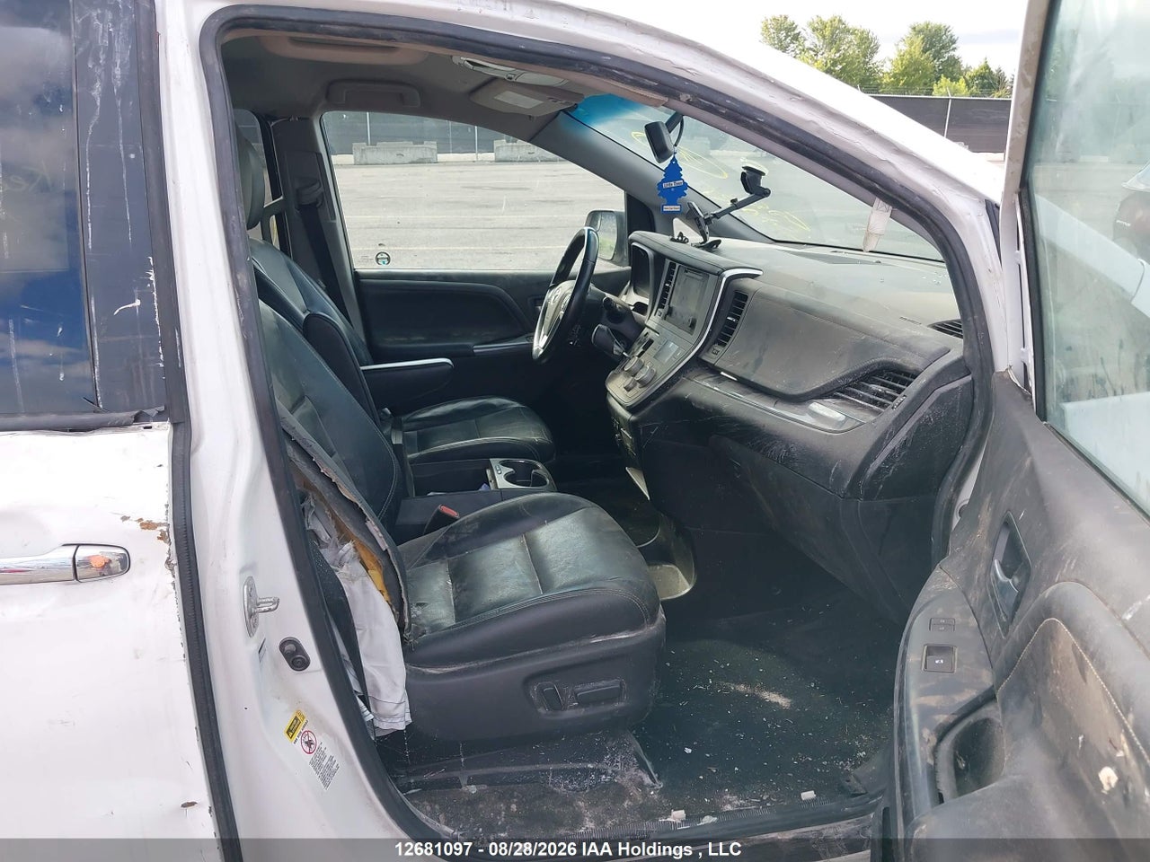 5TDXK3DC8FS643961 · 2015 TOYOTA SIENNA SE 8 PASSENGER · 5/24