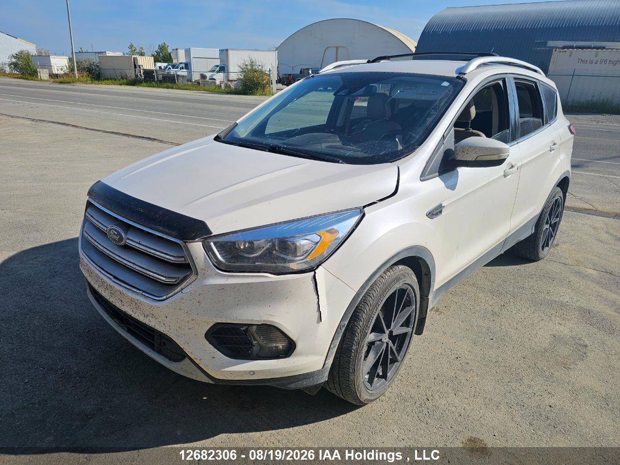 1FMCU9J9XJUD52818 · 2018 FORD ESCAPE TITANIUM