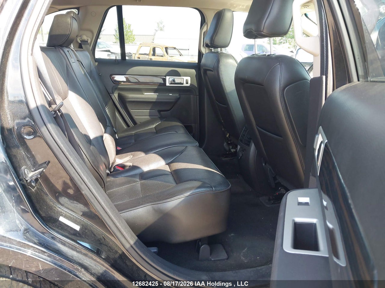 2LMDJ8JC8ABJ22854 · 2010 LINCOLN MKX · 8/18