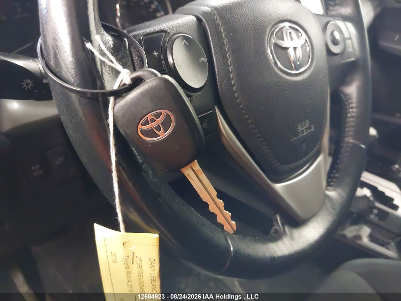 2T3RFREV0GW505010 · 2016 TOYOTA RAV4 XLE · 11/21