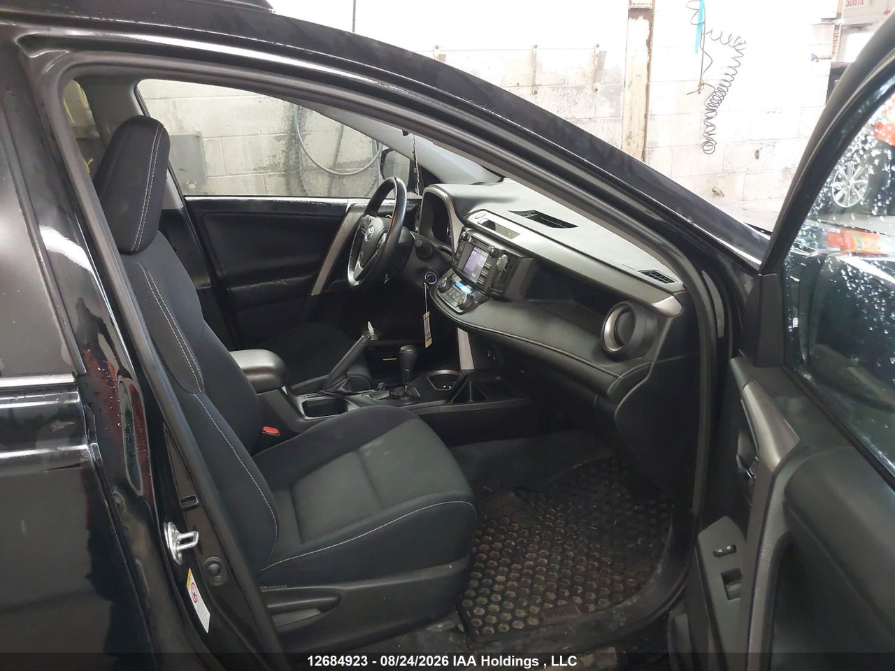 2T3RFREV0GW505010 · 2016 TOYOTA RAV4 XLE · 5/21