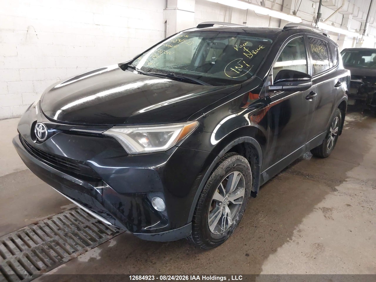 2T3RFREV0GW505010 · 2016 TOYOTA RAV4 XLE · 2/21
