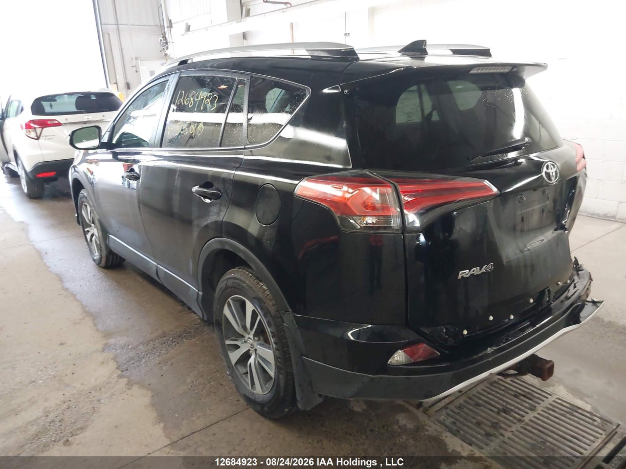 2T3RFREV0GW505010 · 2016 TOYOTA RAV4 XLE · 3/21