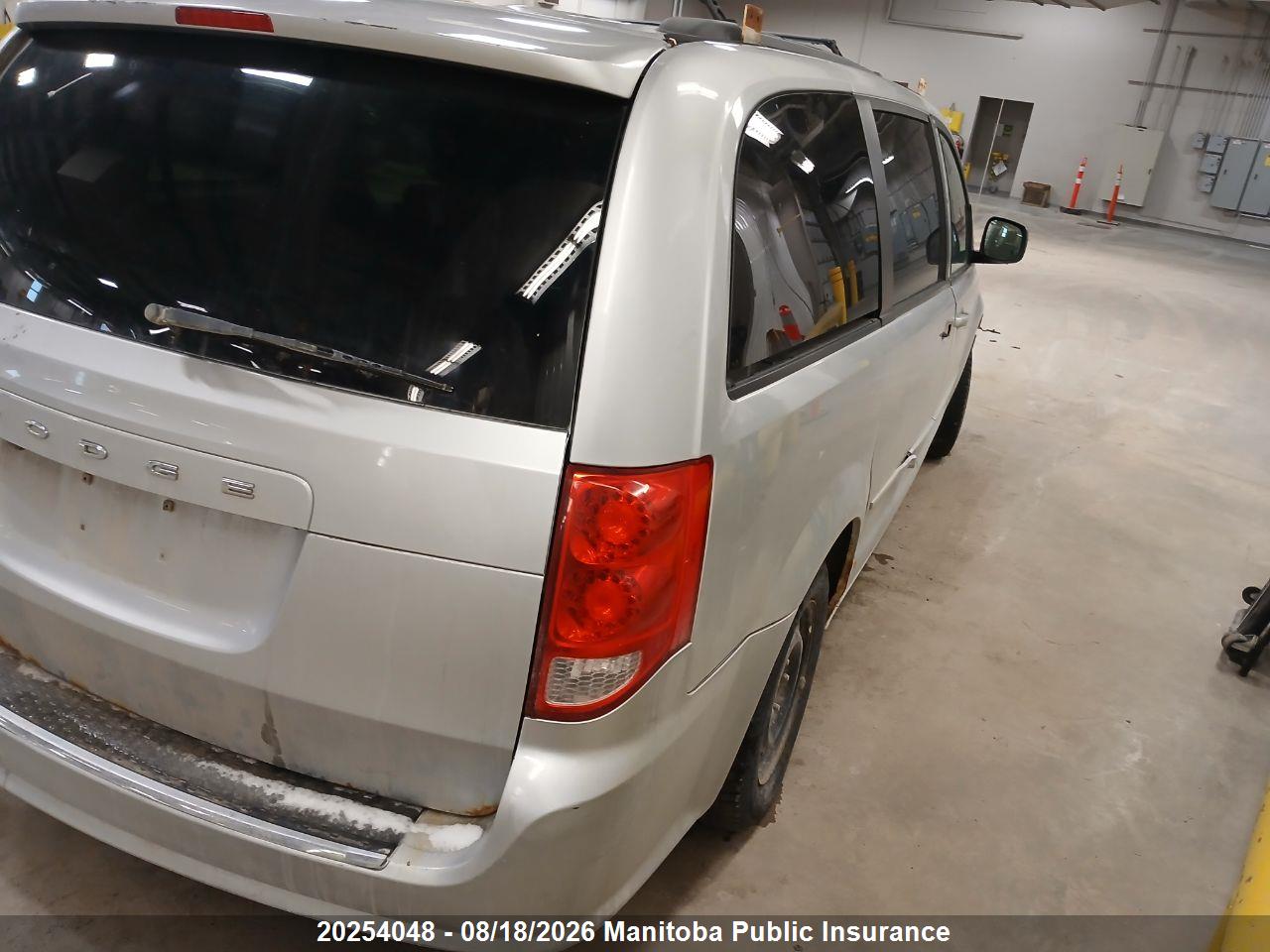 2D4RN4DG6BR761988 · 2011 DODGE GRAND CARAVAN SXT · 5/9