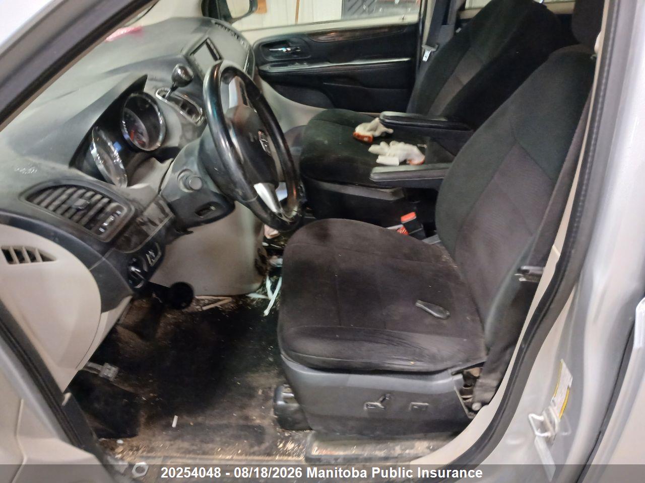 2D4RN4DG6BR761988 · 2011 DODGE GRAND CARAVAN SXT · 3/9