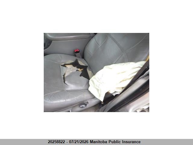 5LMFU28A0YLJ29043 · 2000 LINCOLN NAVIGATOR · 6/13