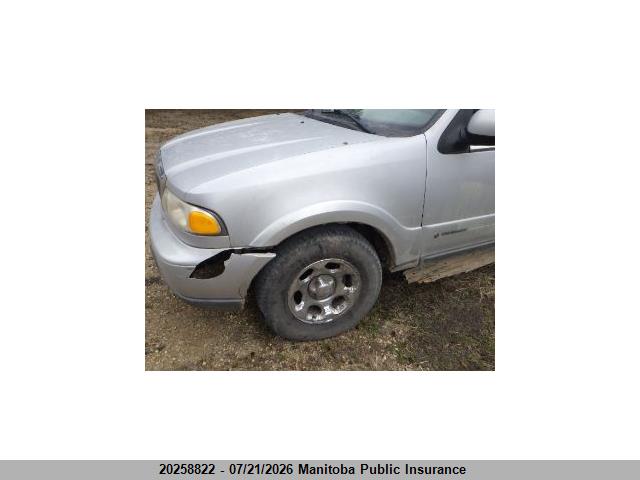 5LMFU28A0YLJ29043 · 2000 LINCOLN NAVIGATOR · 2/13