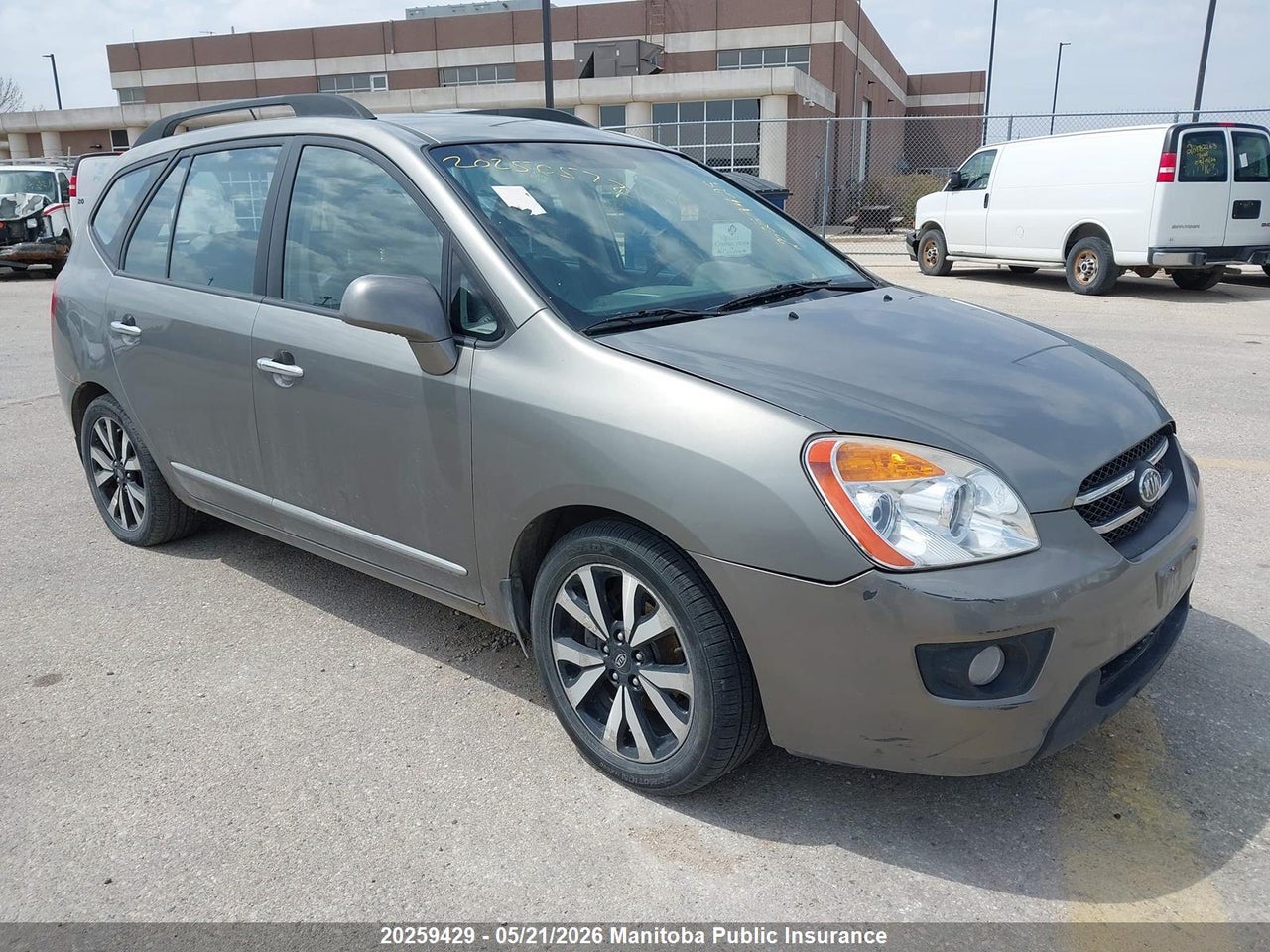 KNAHH8C86A7309098 · 2010 KIA RONDO EX