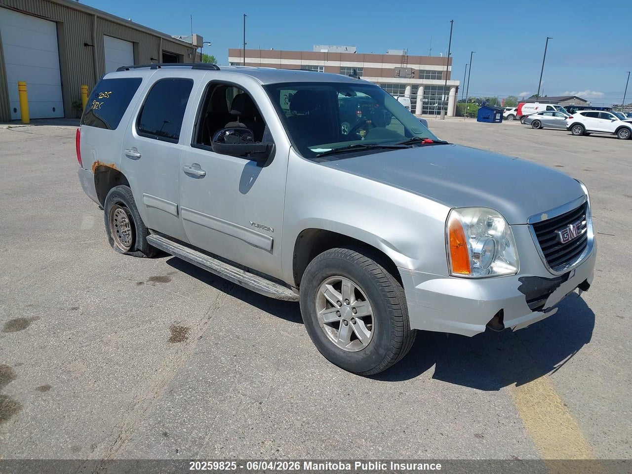 1GKS2AE03BR113896 · 2011 GMC YUKON SLE
