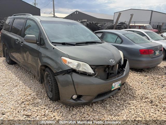 5TDYK3DC7BS012004 · 2011 TOYOTA SIENNA XLE V6