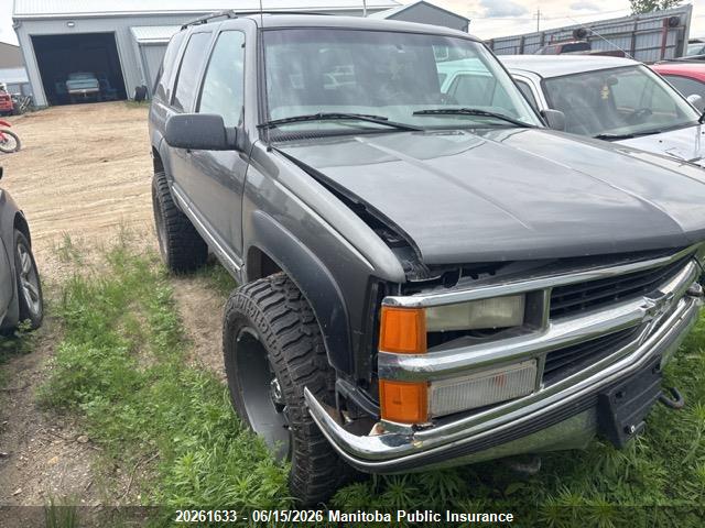 1GNEK13R0XJ493142 · 1999 CHEVROLET TAHOE