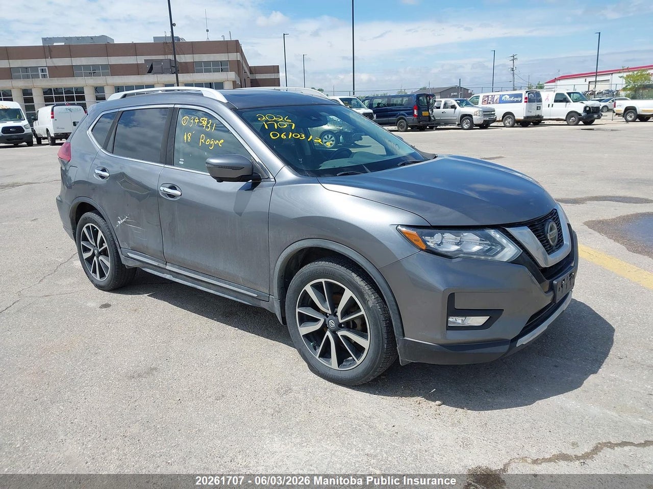 JN8AT2MV5JW345931 · 2018 NISSAN ROGUE SL