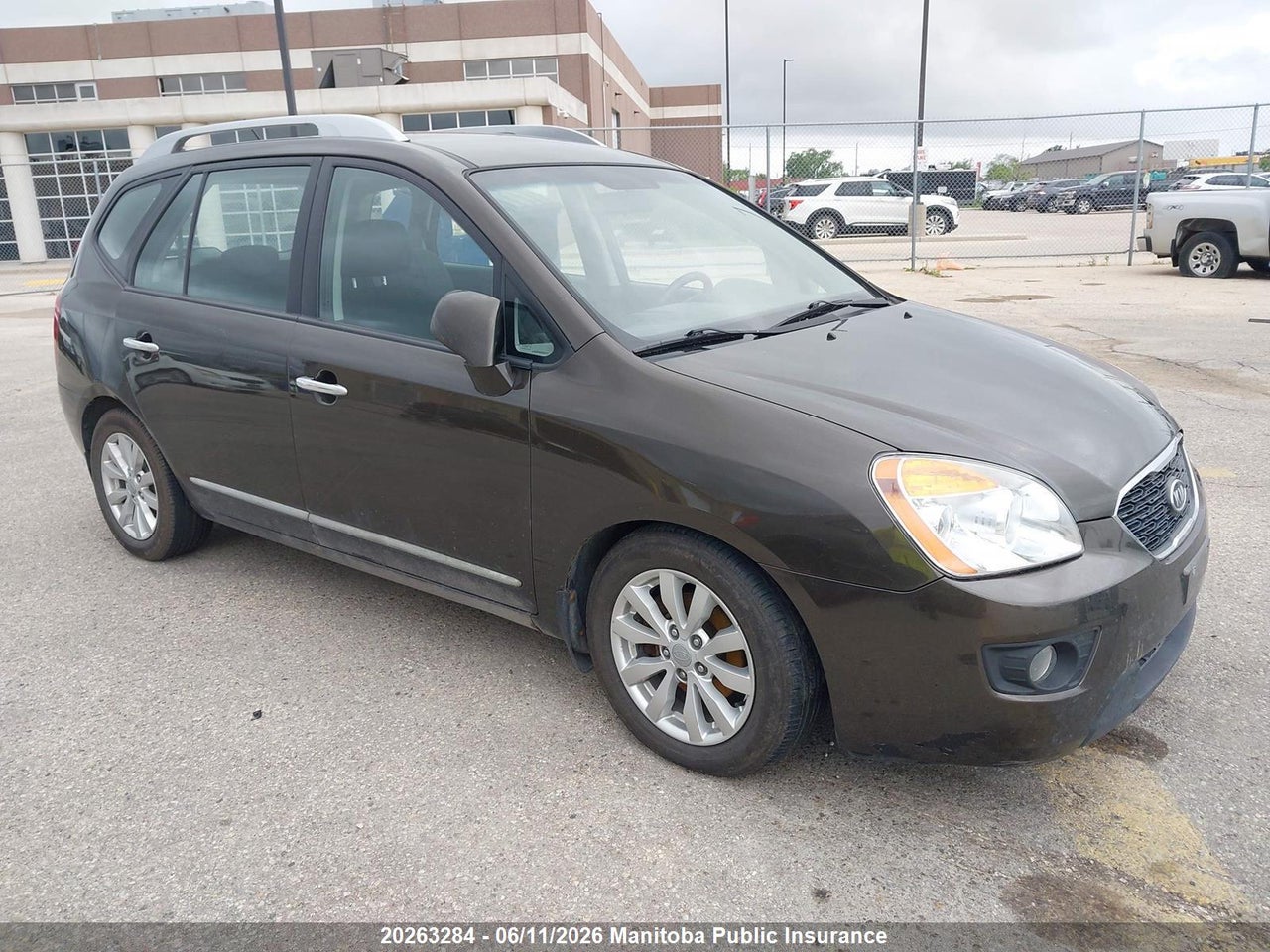 KNAHH8A84B7338135 · 2011 KIA RONDO EX