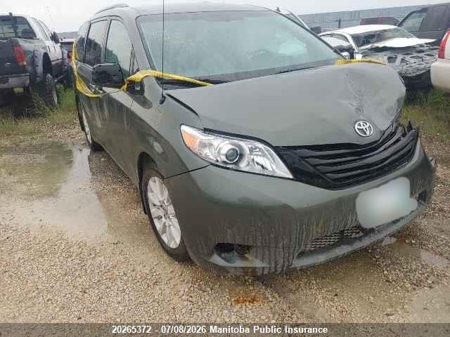 5TDJK3DC6BS025084 · 2011 TOYOTA SIENNA LE V6