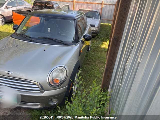 WMWMF33559TW79023 · 2009 MINI COOPER · 2/15