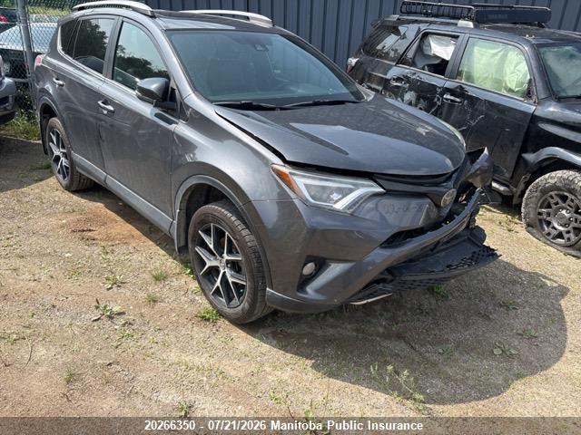 2T3JFREV4HW637881 · 2017 TOYOTA RAV4 SE