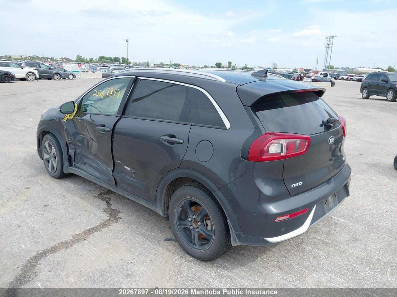 KNDCC3LC1J5129428 · 2018 KIA NIRO EX · 3/16