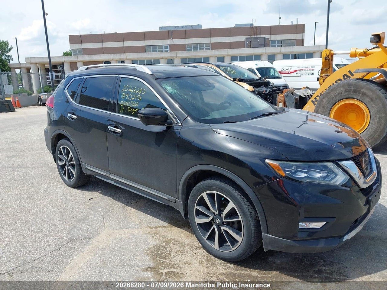 5N1AT2MV3HC802156 · 2017 NISSAN ROGUE SL