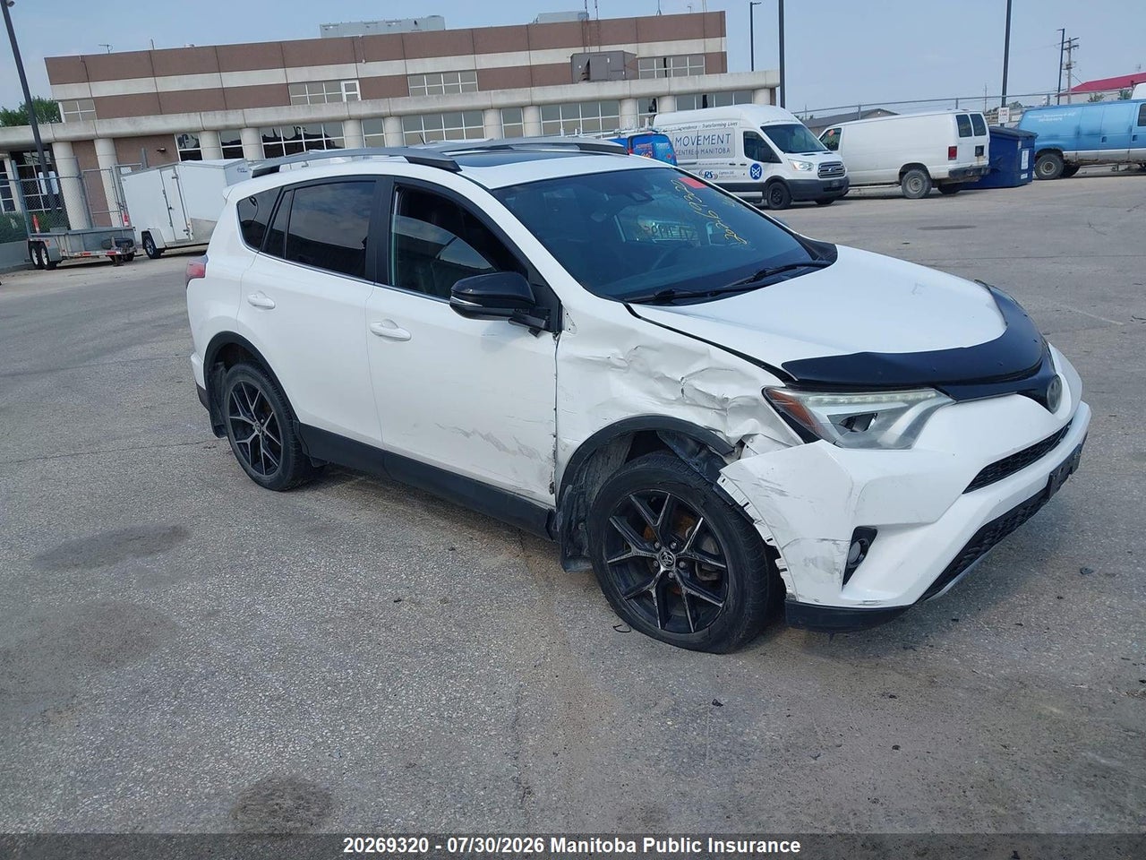 2T3JFREV8JW717951 · 2018 TOYOTA RAV4 SE