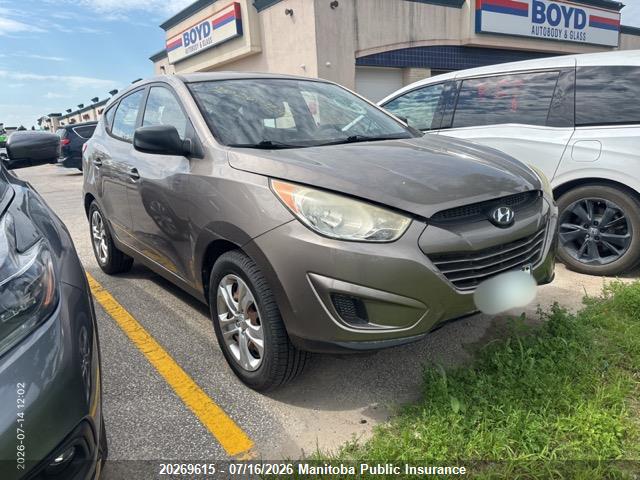 KM8JT3AC6BU215072 · 2011 HYUNDAI TUCSON GL