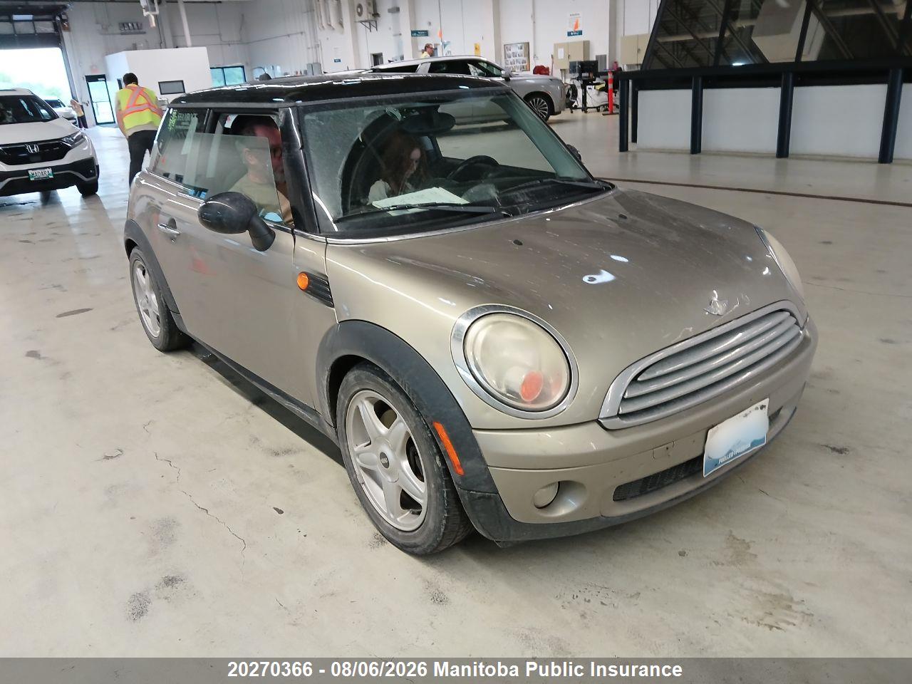 WMWMF33529TW74300 · 2009 MINI COOPER