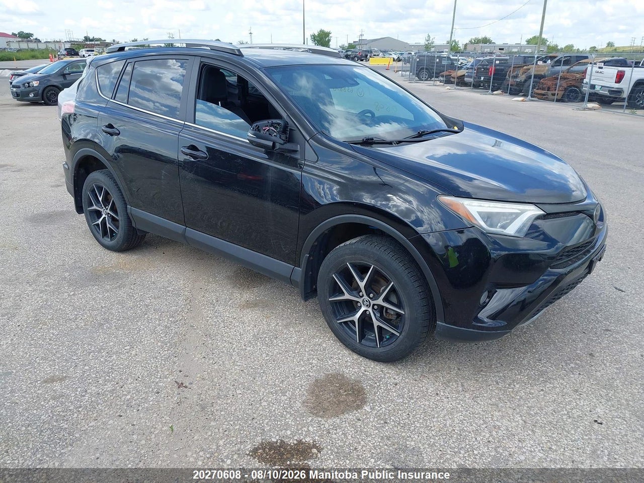 2T3JFREV5HW638876 · 2017 TOYOTA RAV4 SE