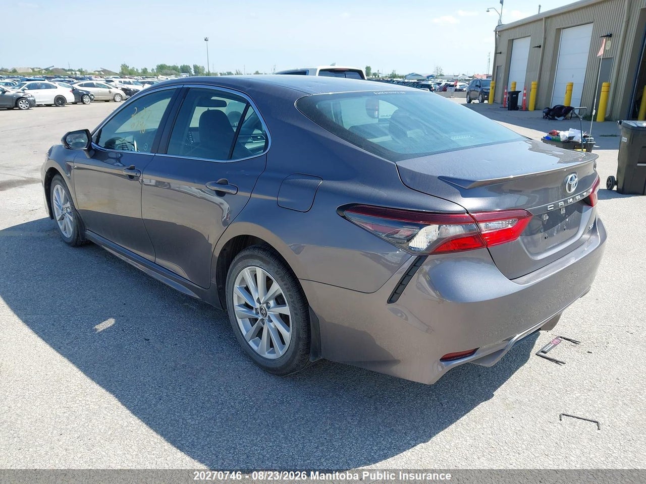 4T1G11AK7MU591133 · 2021 TOYOTA CAMRY SE · 3/16
