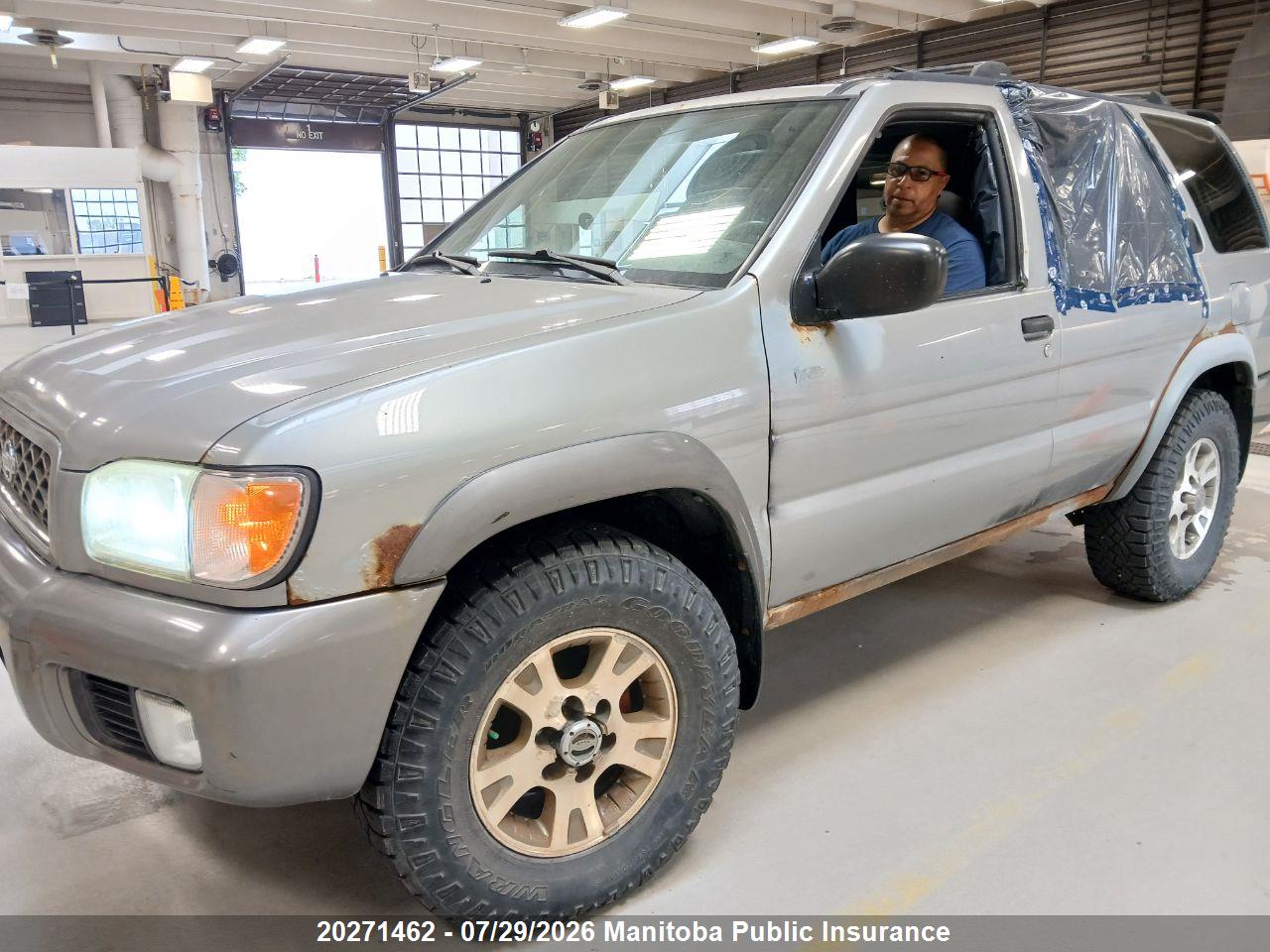 JN8DR07Y91W528738 · 2001 NISSAN PATHFINDER SE