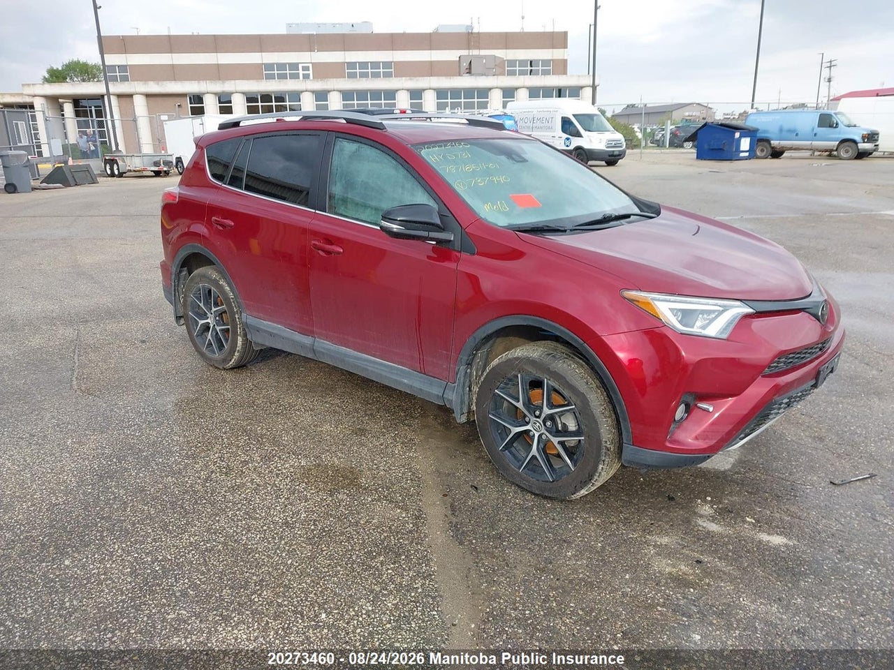 2T3JFREV4JW737940 · 2018 TOYOTA RAV4 SE