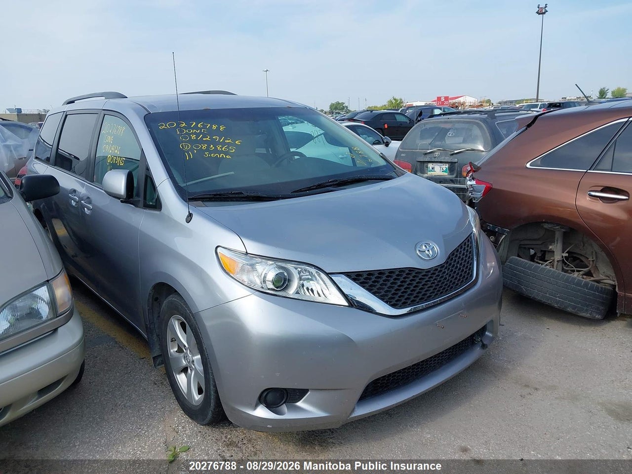 2011 TOYOTA SIENNA LE V6