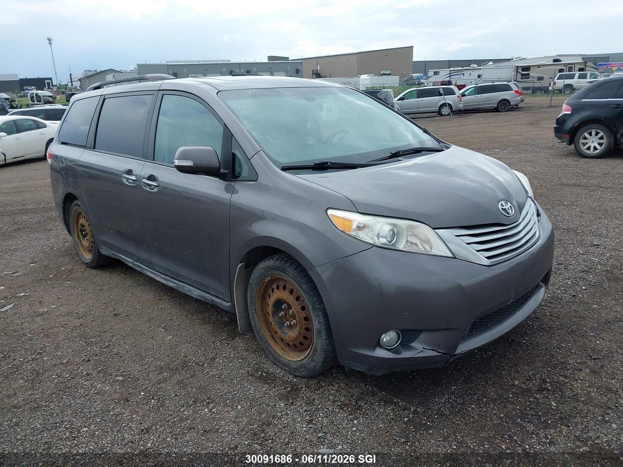 5TDDK3DC2DS056669 · 2013 TOYOTA SIENNA XLE/LIMITED