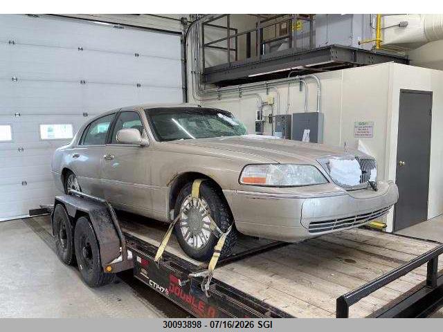 2LNBL8CV9AX622133 · 2010 LINCOLN TOWN CAR SIGNATURE LIMITED